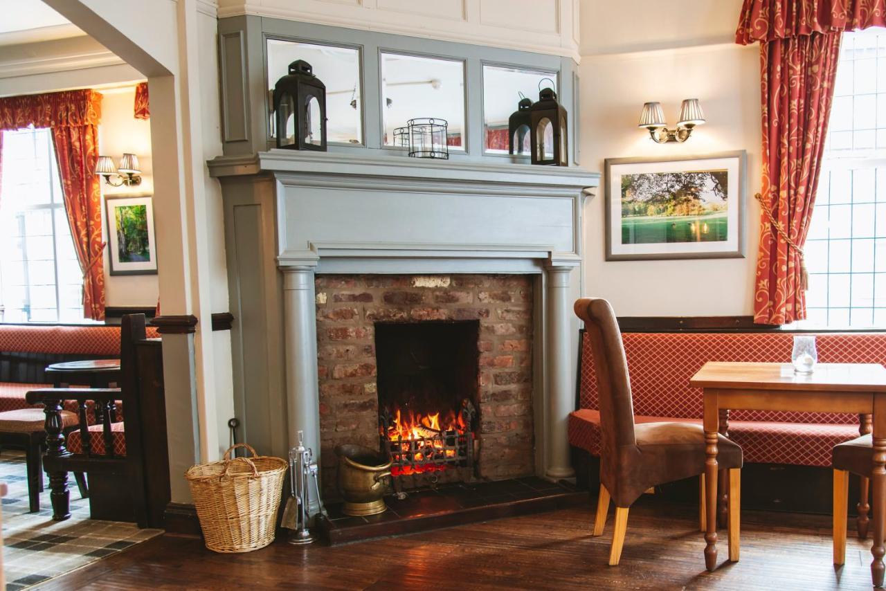 The Bulls Head Hotel Milnthorpe Kültér fotó